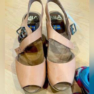 MIA Women's Tan heels